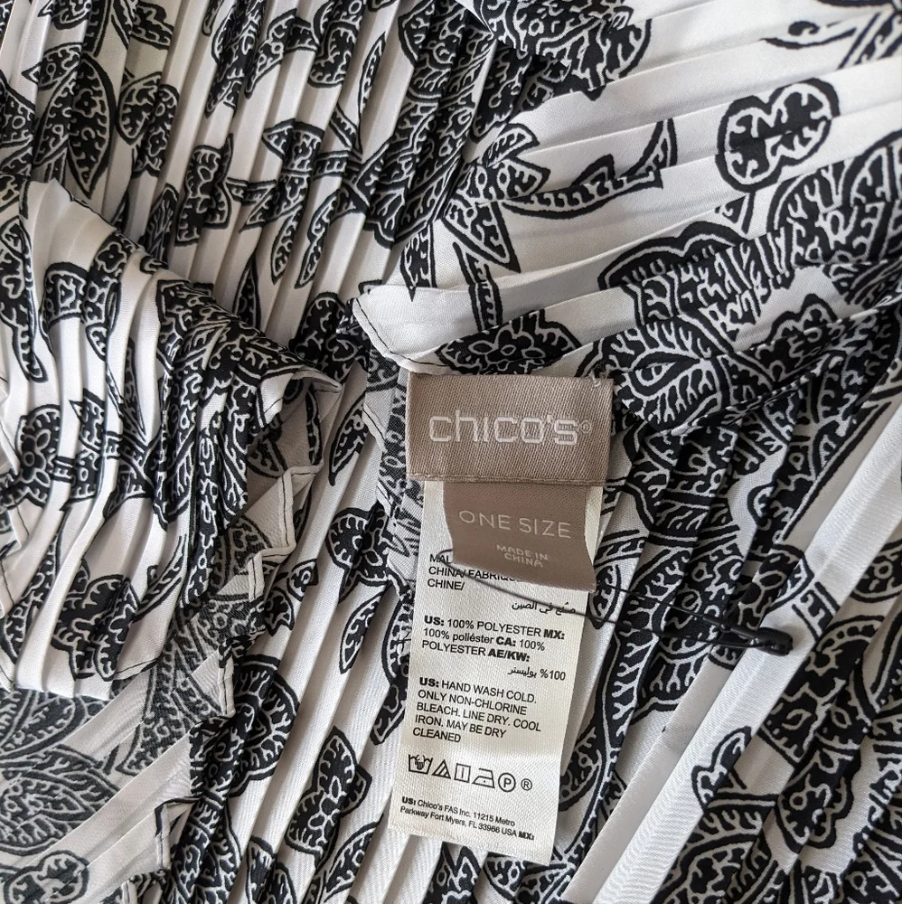 Chico's Catalina Mix Scarf pleated square black white NWOT